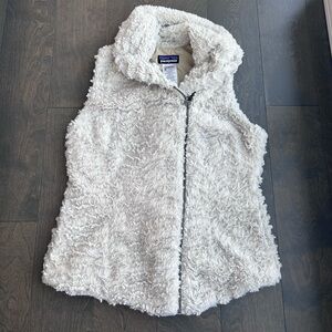 Patagonia White Fuzzy Vest Women’s Small
